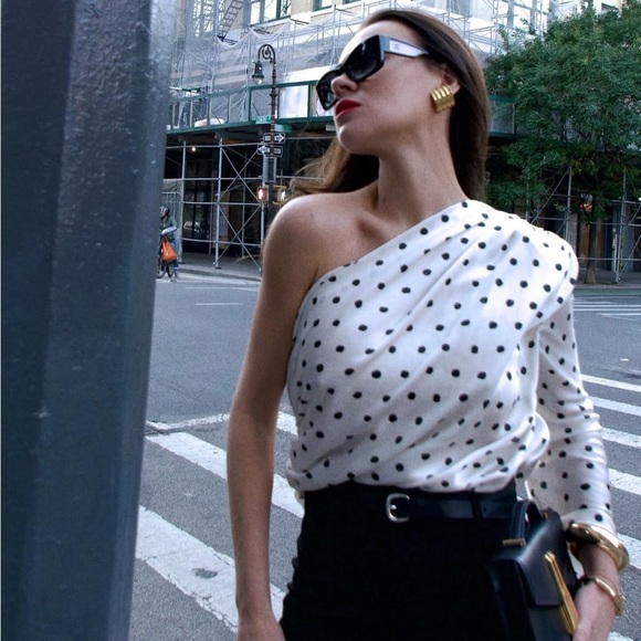 ZARA ASYMMETRIC POLKA DOT SHOULDER PAD TOP - Picture 4 of 12